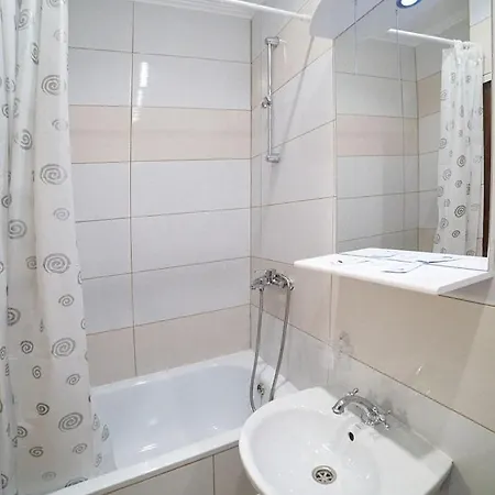 в в центрі трускавця - 50 м до центрального бювету 4*